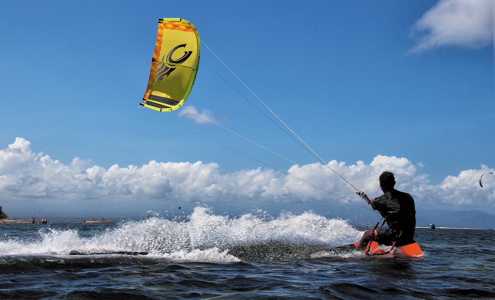 kitesurfer surfing on Okanagan lake, a great activity for adventure seekers in the Okanagan